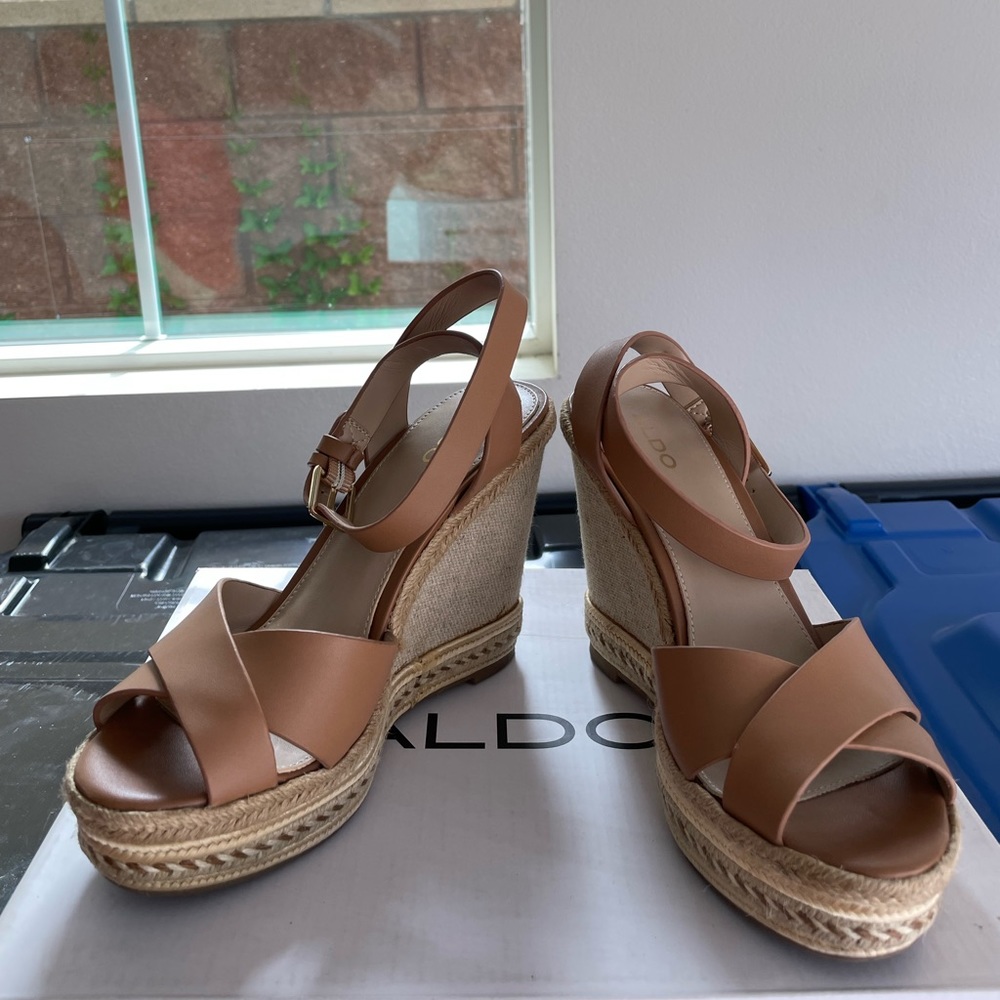 Aldo strap wedge sandal wm size 7